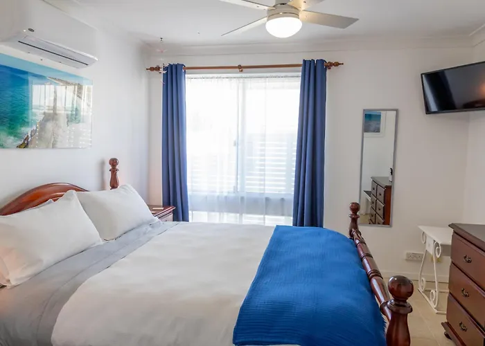 Shabby Chic Shack - 2 Bedroom Beach Cottage