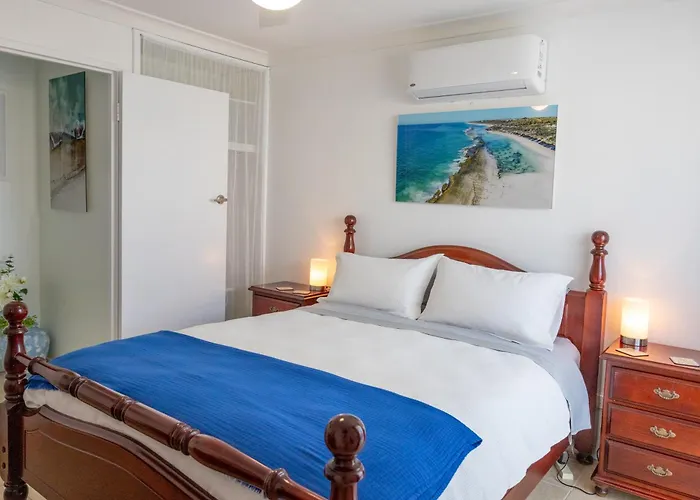 Shabby Chic Shack - 2 Bedroom Beach Cottage