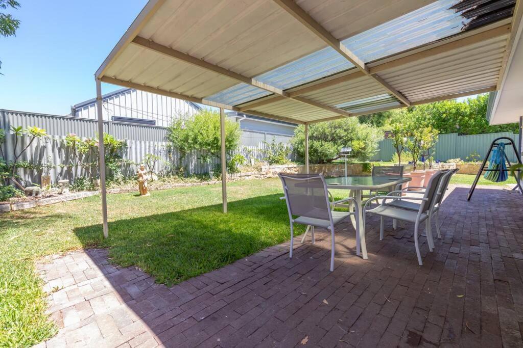 Shabby Chic Shack - 2 Bedroom Yanchep