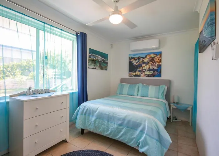 Shabby Chic Shack - 2 Bedroom Beach Cottage