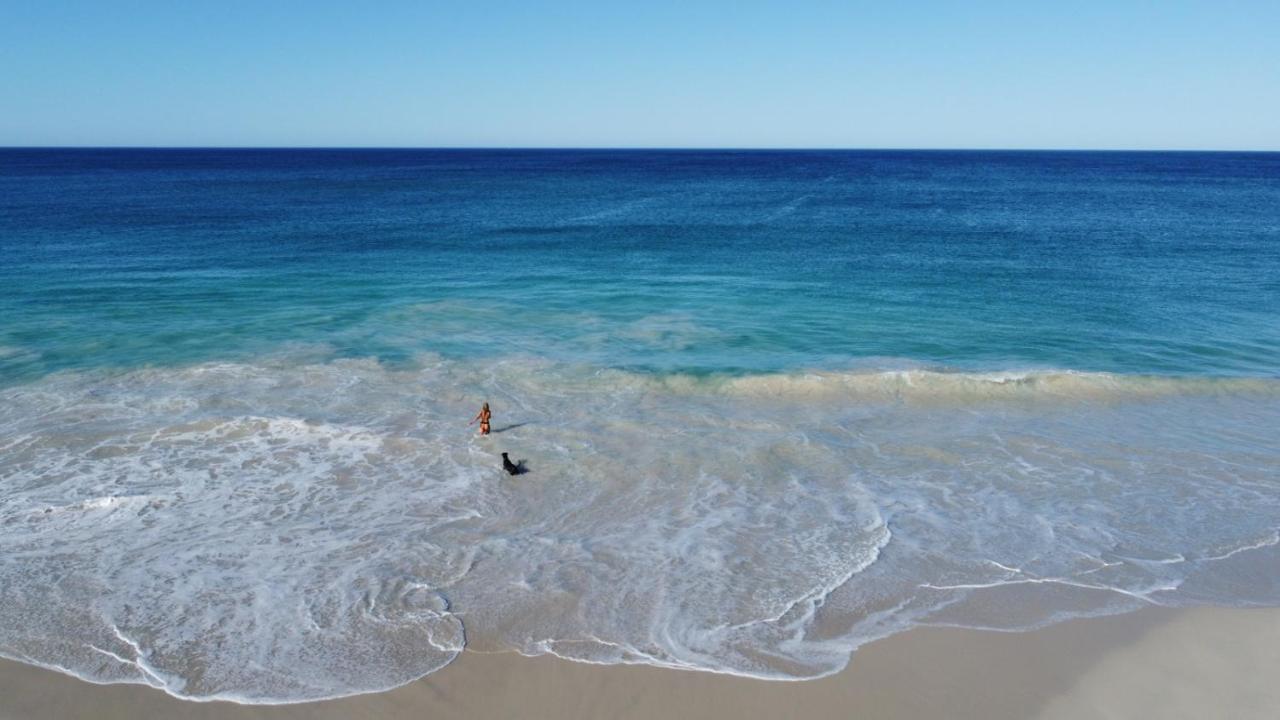 Shabby Chic Shack - 2 Bedroom Holiday home Yanchep